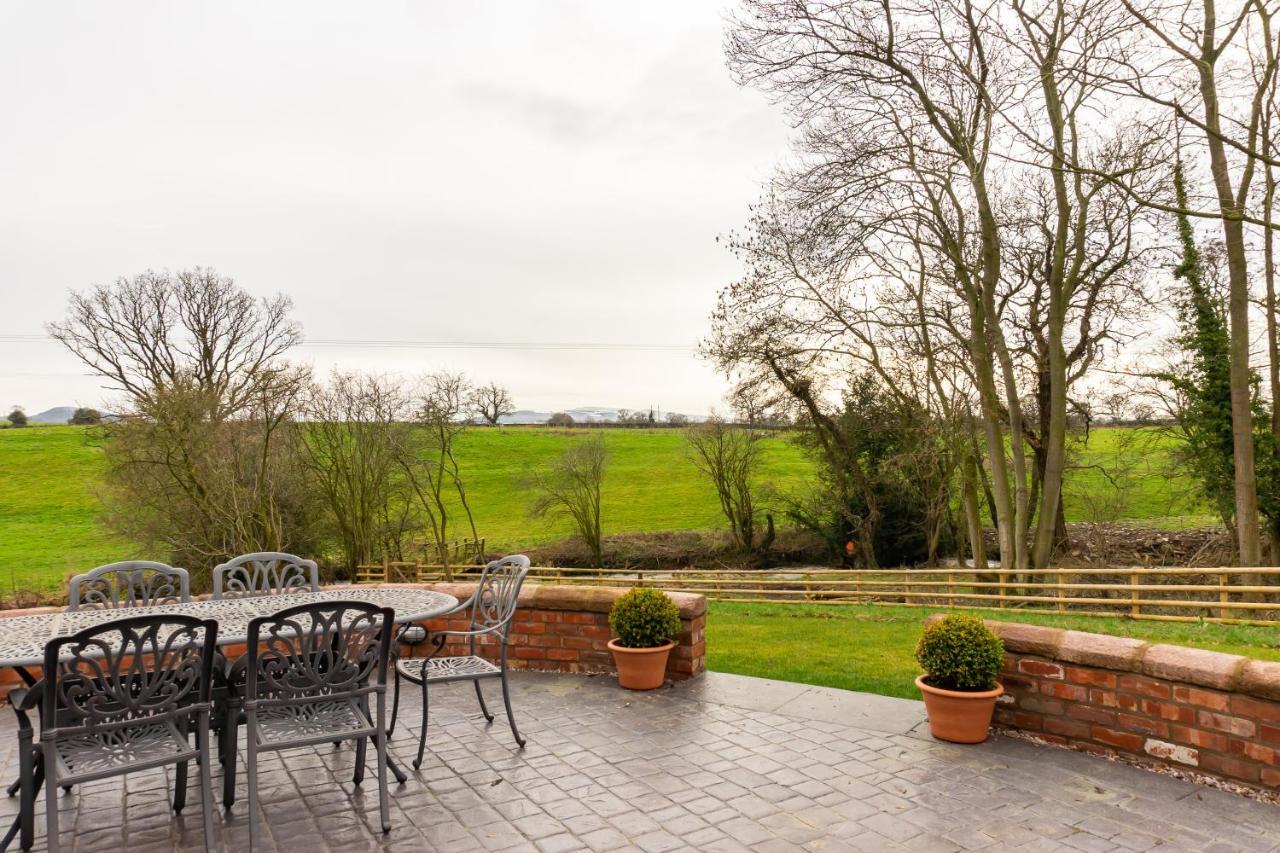 The Patches Villa Shrewsbury Exterior photo